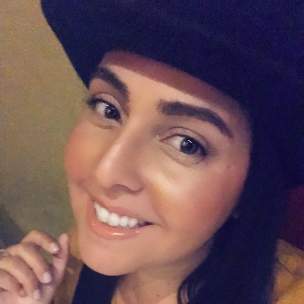 Meet your Posher, Vanessa